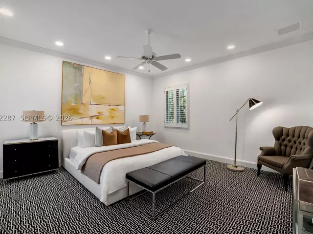 Продажа дома по адресу 3460 S Moorings Way - фото 9334932