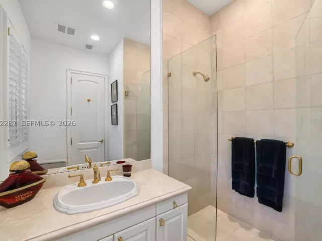 Продажа дома по адресу 3460 S Moorings Way - фото 9334933