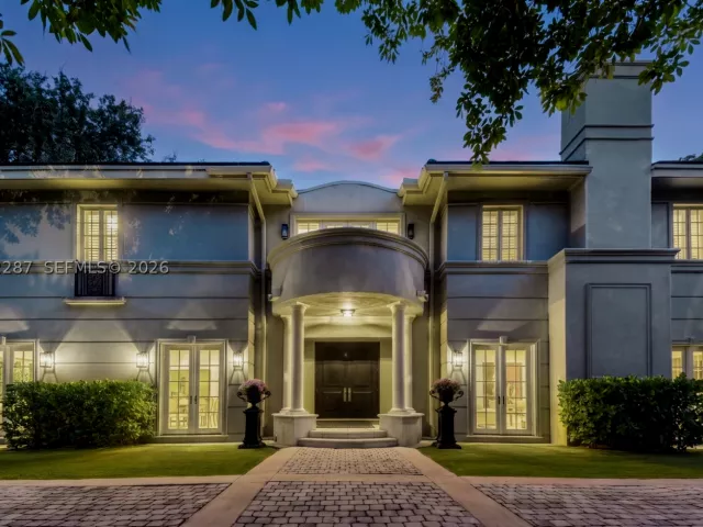 Продажа дома по адресу 3460 S Moorings Way - фото 9334910