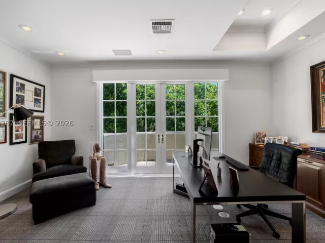 Продажа дома по адресу 3460 S Moorings Way - фото 9334937