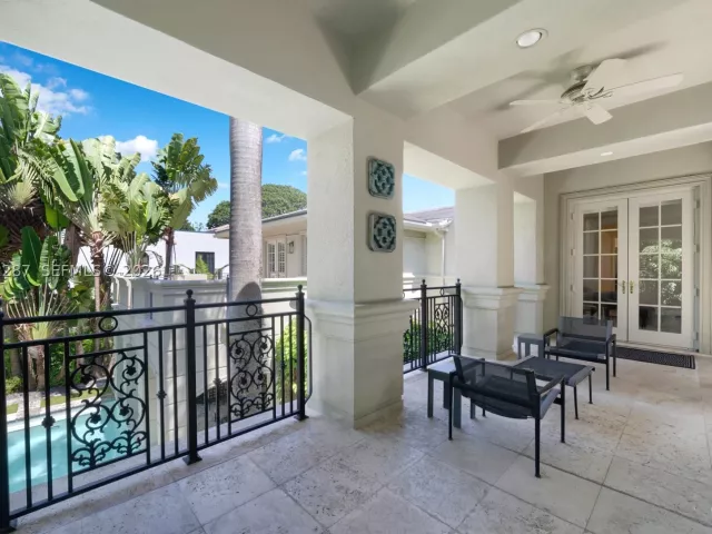 Продажа дома по адресу 3460 S Moorings Way - фото 9334938