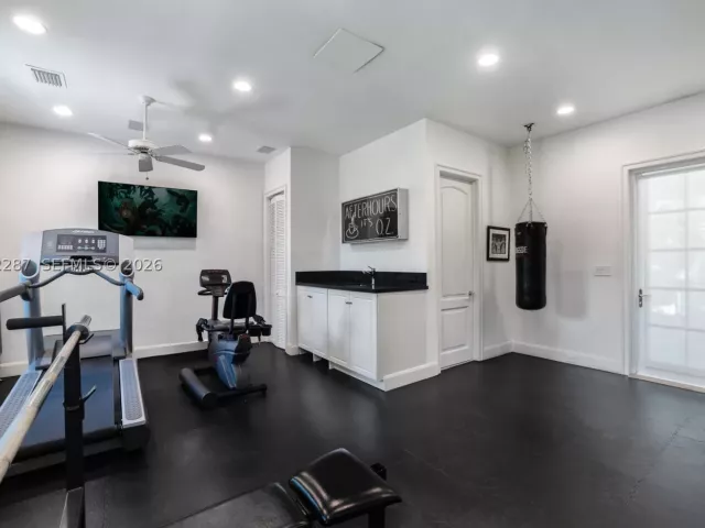 Продажа дома по адресу 3460 S Moorings Way - фото 9334939