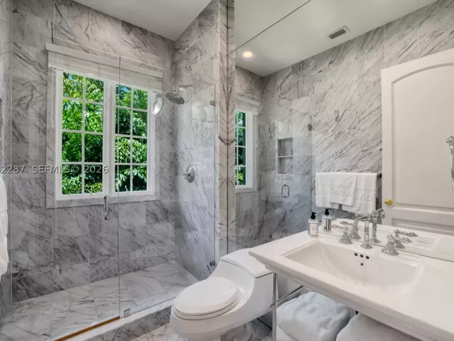 Продажа дома по адресу 3460 S Moorings Way - фото 9334941