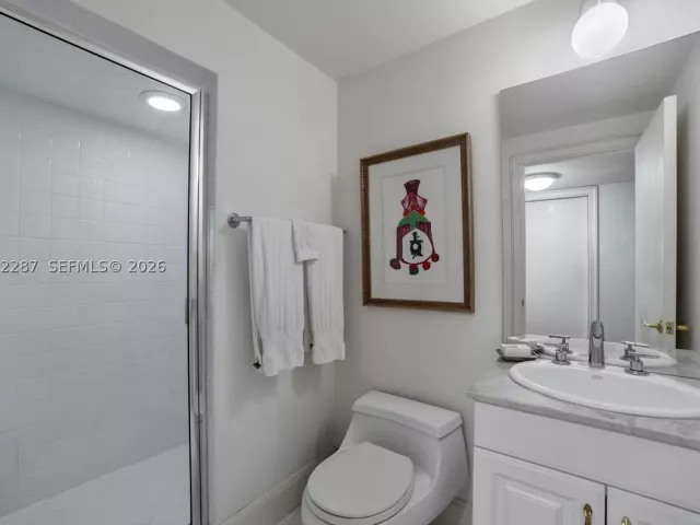 Продажа дома по адресу 3460 S Moorings Way - фото 9334943