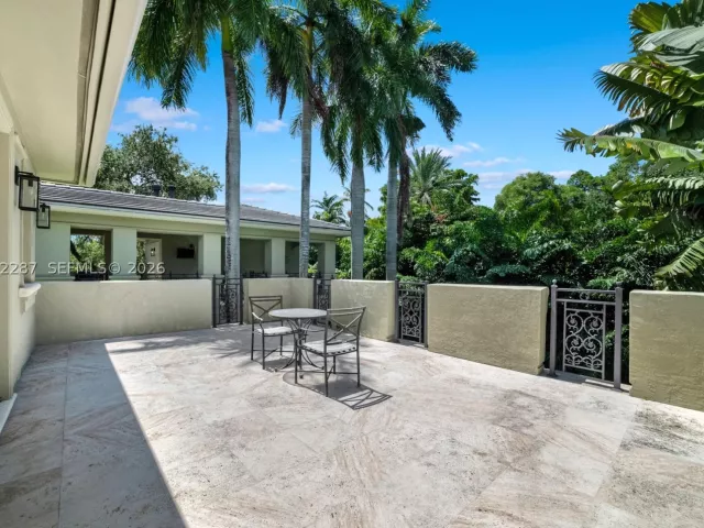 Продажа дома по адресу 3460 S Moorings Way - фото 9334944