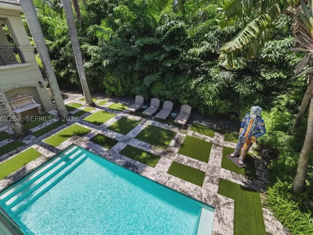 Продажа дома по адресу 3460 S Moorings Way - фото 9334945