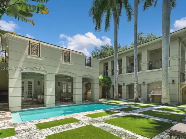 Продажа дома по адресу 3460 S Moorings Way - фото 9334948