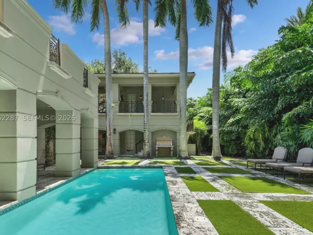 Продажа дома по адресу 3460 S Moorings Way - фото 9334949