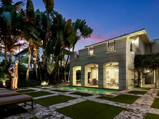 Продажа дома по адресу 3460 S Moorings Way - фото 9334951