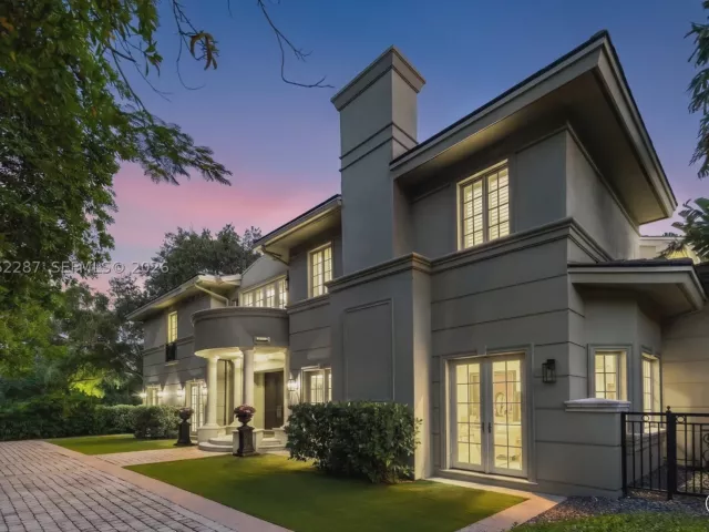 Продажа дома по адресу 3460 S Moorings Way - фото 9334954