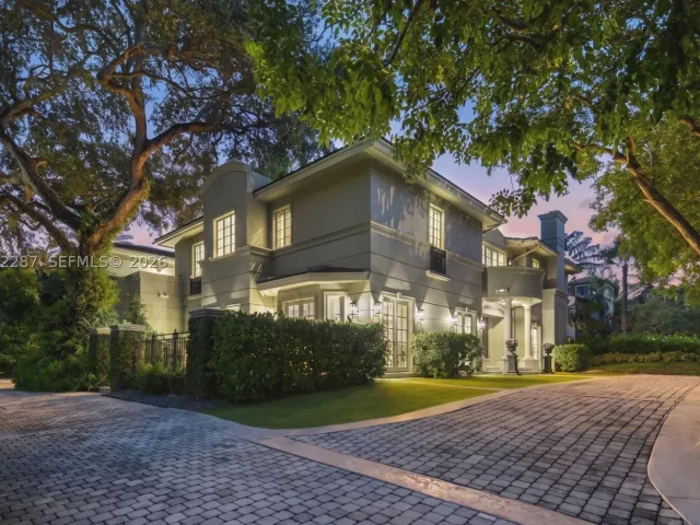Продажа дома по адресу 3460 S Moorings Way - фото 9334955