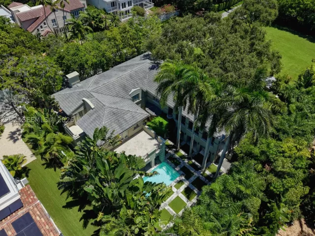 Продажа дома по адресу 3460 S Moorings Way - фото 9334956