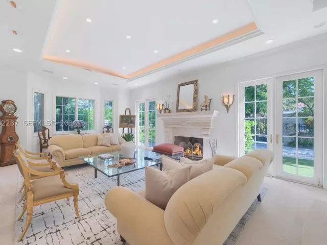 Продажа дома по адресу 3460 S Moorings Way - фото 9334912