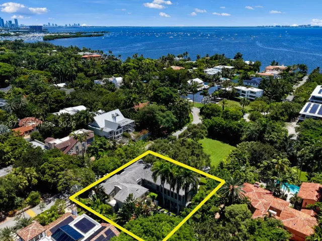 Продажа дома по адресу 3460 S Moorings Way - фото 9334957
