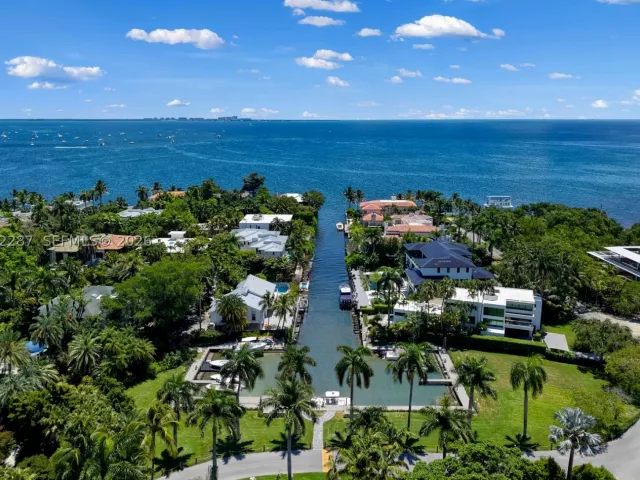 Продажа дома по адресу 3460 S Moorings Way - фото 9334958
