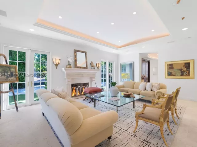 Продажа дома по адресу 3460 S Moorings Way - фото 9334913