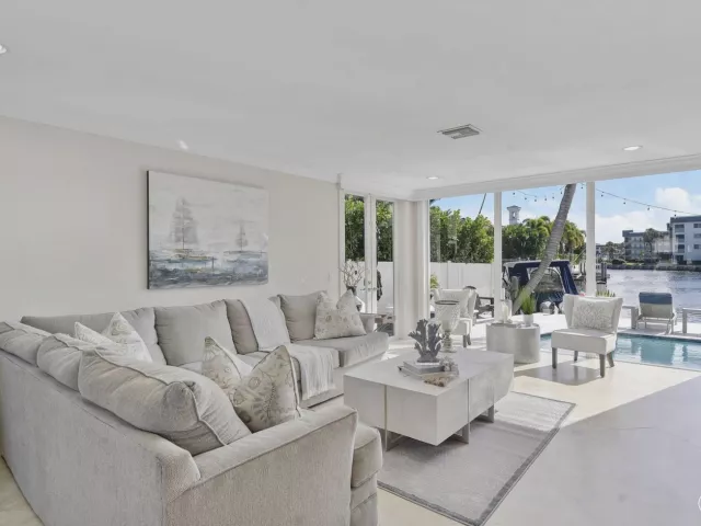 Продажа дома по адресу 910 JASMINE Drive - фото 9326631