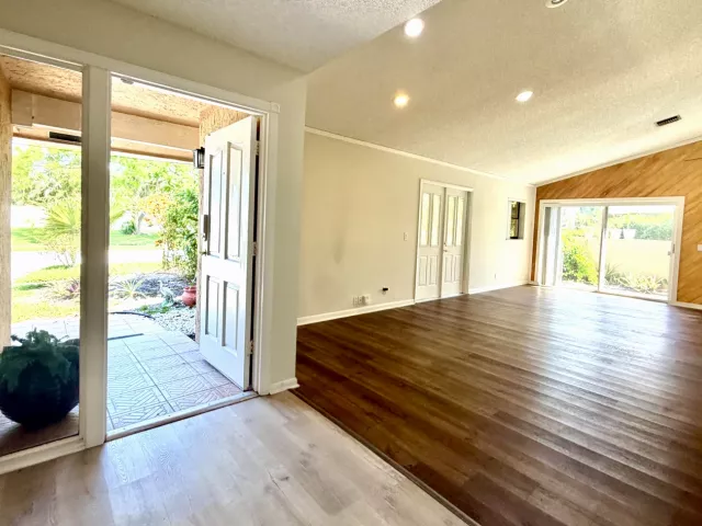 Продажа дома по адресу 7160 NW 4TH Avenue - фото 9371864