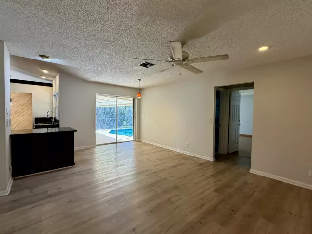 Продажа дома по адресу 7160 NW 4TH Avenue - фото 9371868