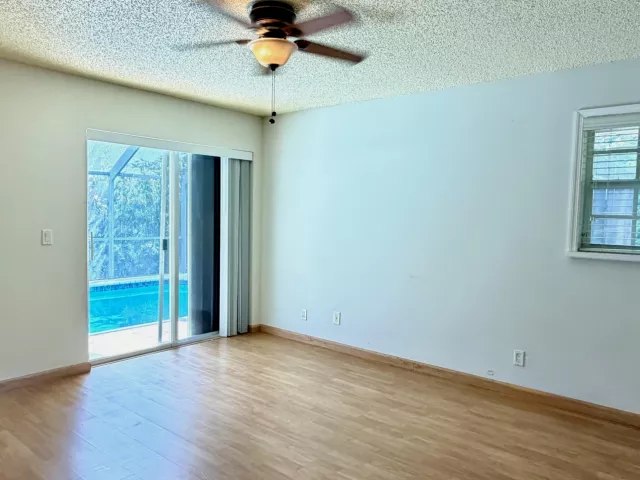 Продажа дома по адресу 7160 NW 4TH Avenue - фото 9371870