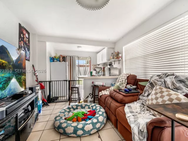 Продажа дома по адресу 10240 SW 35th St - фото 9347611