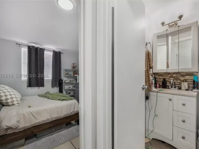 Продажа дома по адресу 10240 SW 35th St - фото 9347612