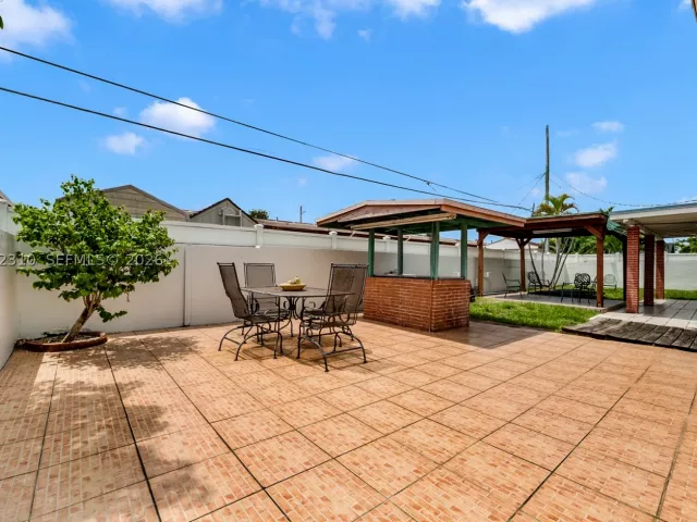 Продажа дома по адресу 10240 SW 35th St - фото 9347613