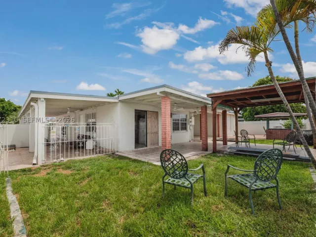 Продажа дома по адресу 10240 SW 35th St - фото 9347614