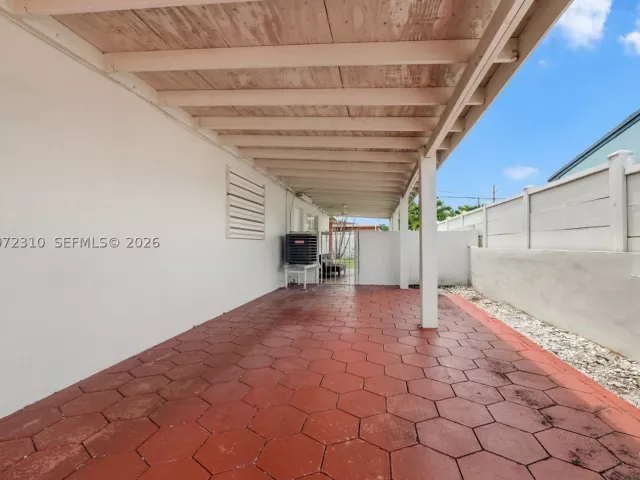 Продажа дома по адресу 10240 SW 35th St - фото 9347616