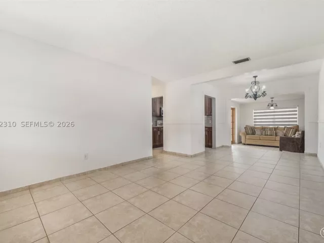 Продажа дома по адресу 10240 SW 35th St - фото 9347600