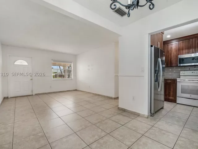 Продажа дома по адресу 10240 SW 35th St - фото 9347601
