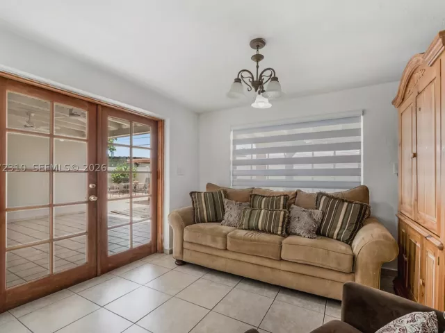Продажа дома по адресу 10240 SW 35th St - фото 9347602