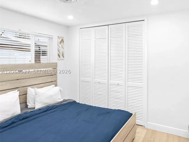 Продажа дома по адресу 4810 Johnson St - фото 9372491