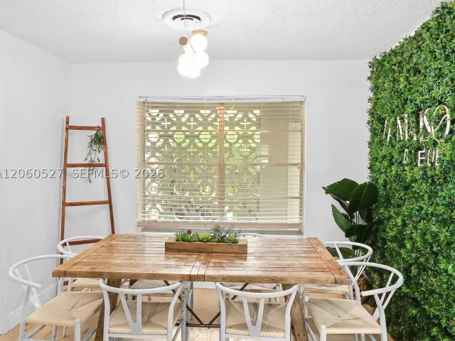 Продажа дома по адресу 4810 Johnson St - фото 9372505
