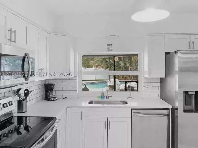 Продажа дома по адресу 4810 Johnson St - фото 9372510