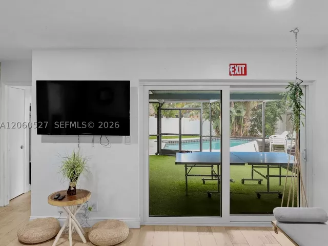 Продажа дома по адресу 4810 Johnson St - фото 9372520
