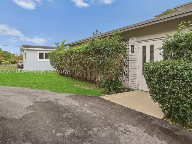 Продажа дома по адресу 4810 Johnson St - фото 9372485