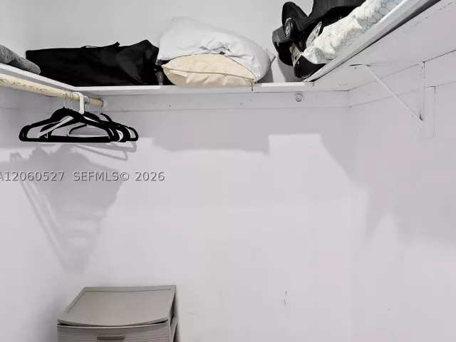 Продажа дома по адресу 4810 Johnson St - фото 9372525