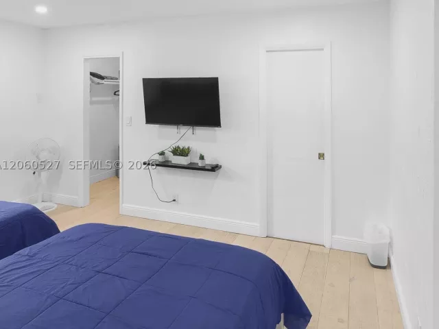 Продажа дома по адресу 4810 Johnson St - фото 9372526