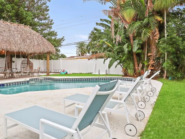 Продажа дома по адресу 4810 Johnson St - фото 9372535