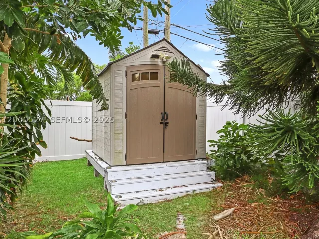 Продажа дома по адресу 4810 Johnson St - фото 9372536