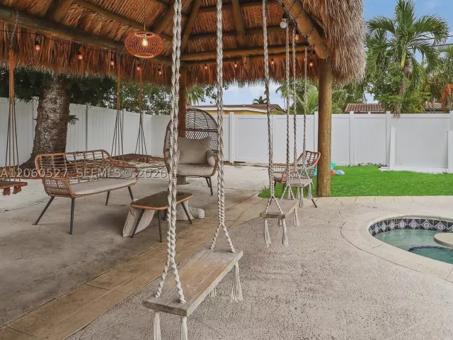 Продажа дома по адресу 4810 Johnson St - фото 9372545
