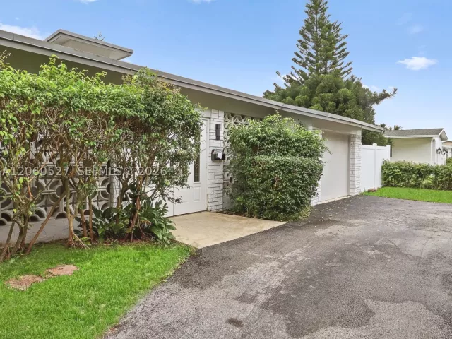 Продажа дома по адресу 4810 Johnson St - фото 9372488