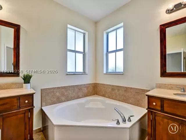 Продажа дома по адресу 7490 NW 115th Ct - фото 9335964