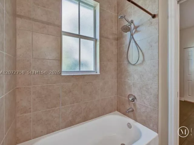 Продажа дома по адресу 7490 NW 115th Ct - фото 9335971