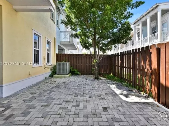 Продажа дома по адресу 7490 NW 115th Ct - фото 9335977