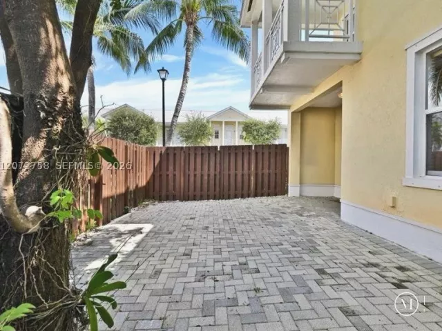 Продажа дома по адресу 7490 NW 115th Ct - фото 9335978