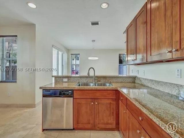 Продажа дома по адресу 7490 NW 115th Ct - фото 9335953