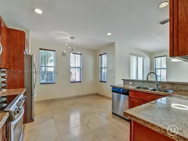 Продажа дома по адресу 7490 NW 115th Ct - фото 9335955