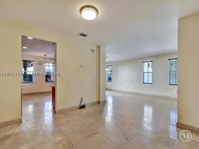 Продажа дома по адресу 7490 NW 115th Ct - фото 9335956